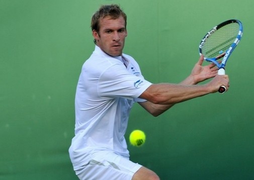 Grega žemlja je na Wimbledonu prikazal tenis kot se šika