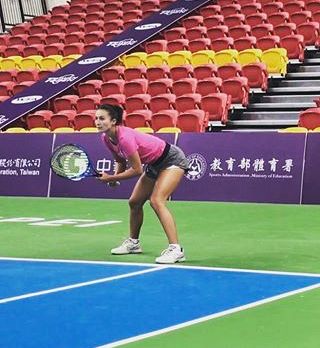 15 letnica zaustavila Dalilo Jakupovič v četrtfinalu!