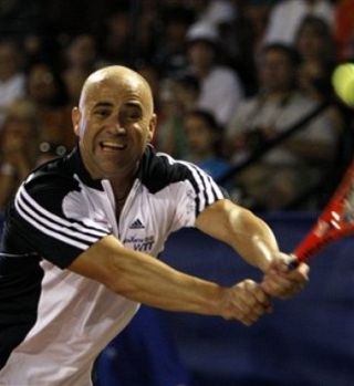 Veliki Andre Agassi po treh letih spet igra tenis!