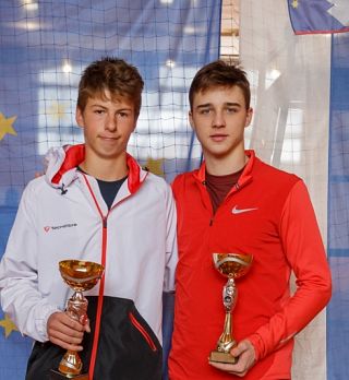 Pred vrati prvi vrhunec, nastopi v pokalu Davis in pokalu Fed. Klevišarjeva in Jeran zmagovalca do 16 let.