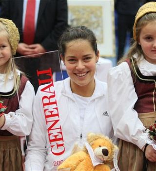 Ana Ivanović spet na vrhu, Srebotnikova osvojila naslov s Sugiyamo