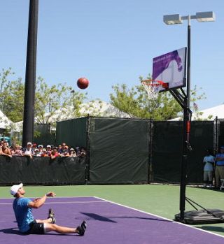 VIDEO! Andy Roddick se je pomeril s košarkarskim čarovnikom Dwaynom Wadom!