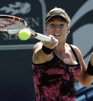 Nadia Petrova in Bethanie Mattek v finalu Quebeca