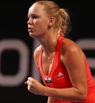 Wozniackijeva doma še ne pozna poraza (12-0); V Barceloni Bejgelzimerjeva izločila Pennetto