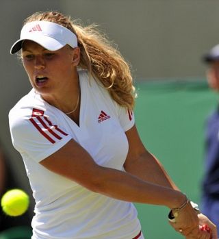 Japonka Kimiko Date Krumm skoraj presenetila 20 let mlajšo Caroline Wozniacki!; Ana Ivanović skozi šivankino uho!