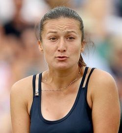 Flipkensova po pričakovanju izločila Jakupovčevo v 1. krogu Wimbledona