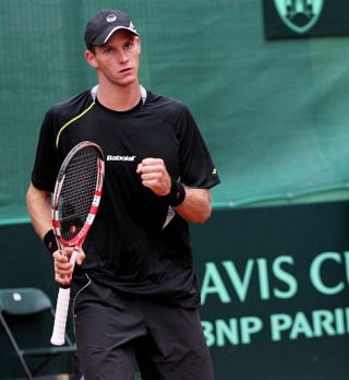 Davis Cup: Blaž Rola z izjemno predstavo popeljal Slovenijo v vodstvo! (FOTO)