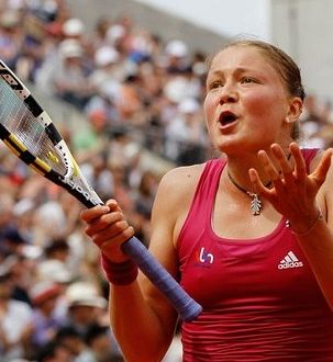 Dinara Safina daleč od nekdanje prve igralke sveta; Heninova zmagala