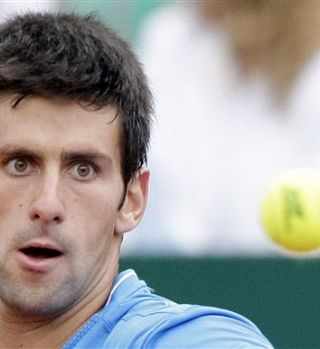 Djoković se je poigral z Robredom; Federer se letos ni pustil presenetiti