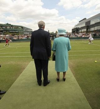 Na Wimbledonu, ki ga je danes obiskala tudi angleška kraljica, končan dvoboj vseh dvobojev!