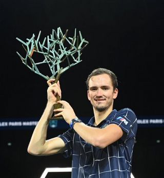 Daniil Medvedjev ohladil Aleksandra Zvereva v finalu Pariza!