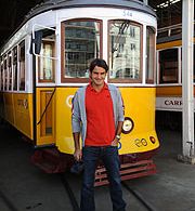 FOTO! Roger Federer je postal voznik tramvaja!