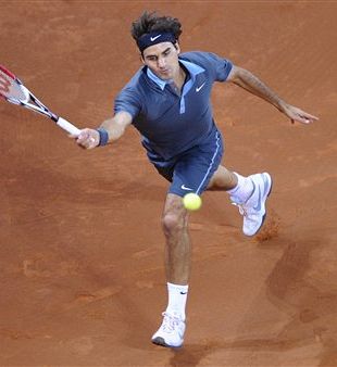 Murray se je nagaral; Federer udobno čez uvodni krog