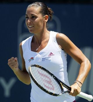 Pennetta izločila Stosurjevo; Coco po treh dvojnih napakah padla proti Kuznjecovi!