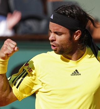 Gonzalez z lahkoto v četrtfinale prvega turnirja na pesku v sezoni!