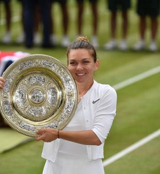 Simona Halep deklasirala Sereno in postala prva Romunka z zmago na Wimbledonu