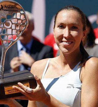 Jelena Janković dvignila pokal v španski Marbelli