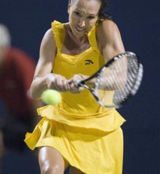 Jelena Jankovič rešila uganko Kim Clijsters, v četrtfinalu pa je tudi že Marija Šarapova!