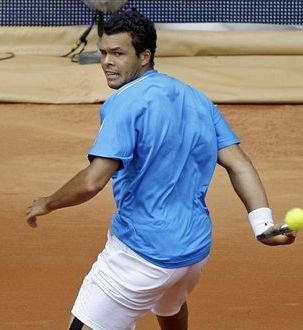 Tsonga premočen za Safina; Serena predala že uvodni dvoboj zaradi poškodbe