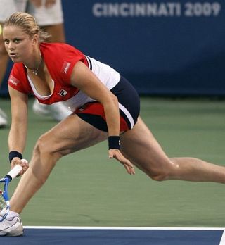 Kim Clijsters navdušuje s svojo igro; Ana Ivanović ne more iz krize!