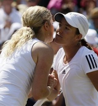 Dvoboja dneva dobili Kim Clijsters in Serena Williams; Polom Wozniackijeve in začarana osmina finala za Jankovićevo