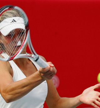 Kirilenko in Stosur v finalu Seula