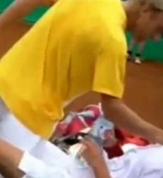 VIDEO: Stefan Koubek je na teniškem dvoboju davil rojaka Koellererja!