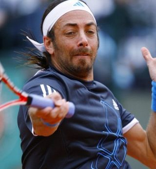 Olimpijski zmagovalec iz Aten Nicolas Massu je Blažu Kavčiču preprečil nastop v 2. krogu Umaga!