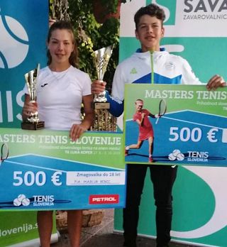 Maj Premzl in Pia Maria Rebec presenetljiva prvaka Mastersov do 18 let