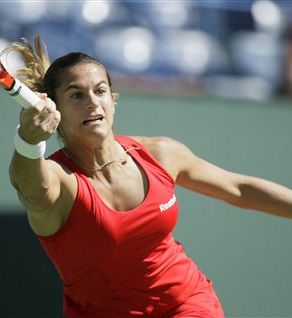 Davidenko spet poškodovan, Mauresmo ubežala izpadu