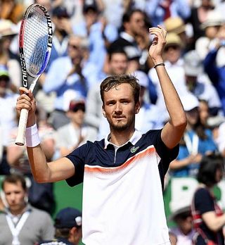 Rus Daniil Medvedev izločil Đokoviča in preprečil srbski polfinale