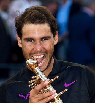 Kralj peska krepi uverturo za Roland Garros. Nadal slavil tudi v Madridu.