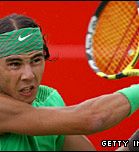 Federer zlahka v Hallu, Nadal pa v Queensu
