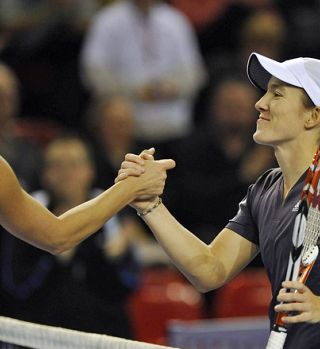 FOTO! Justine Henin premagala še Flavijo Pennetto in dvignila pokal!