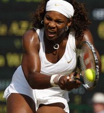 Serena Williams uporablja nekatere osvojene pokale kot pripomoček za makeup!