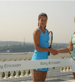 Slike! Ana Ivanovič in Victoria Azarenka igrali tenis na strehi!