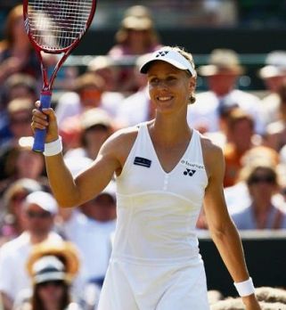 VIDEO! Olimpijska prvakinja Elena Dementijeva zna servirati, Venus Williams pa servira kot iz topa!