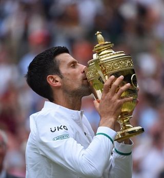 Đokovič po šesti wimbledonski zmagi ob bok Federerju in Nadalu z 20 grand slami