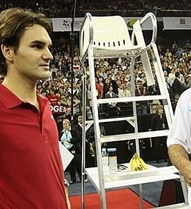 Video! Za vse, ki niste videli kako Roger Federer udarja teniško žogico z glavo in kaj si misli legendarni Pete Sampras o velikem finalu!