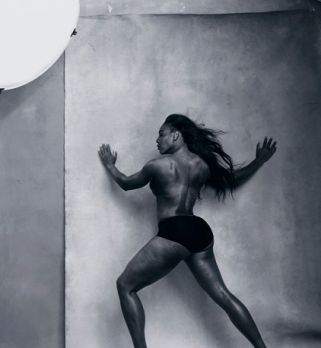 FOTO! Serena Williams je pozirala zgoraj brez za Pirellijev koledar!