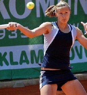 Trenutno naša najbolj vroča teniška igralka Polona Hercog je gladko zmagala!