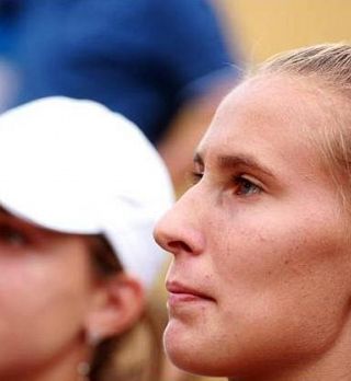 Pesek pisan na kožo Poloni Hercog!