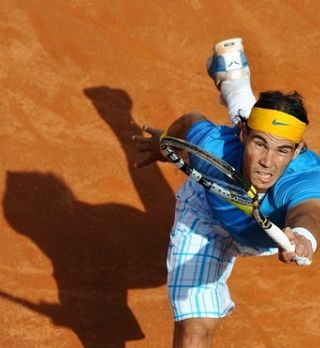 Kralj peska Rafael Nadal je komaj rešil celo kožo!