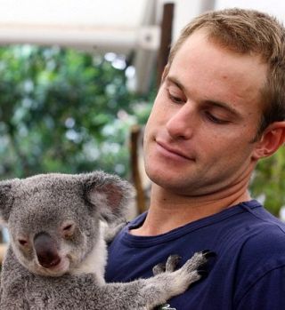 FOTO: Andy Roddick in njegova žena Brooklyn sta obiskala zavetišče za koale!