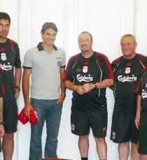 Slike!Roger Federer obiskal FC Liverpool!