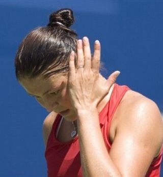 Poražena Safina v Torontu z vložkom, ki je 'krasil' brata Marata! Izpad Pennette in Wozniacki ter nova zmaga Kim Clijsters!