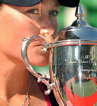 Samantha Stosur premagala Francesco Schiavone in prišla do prvenca!
