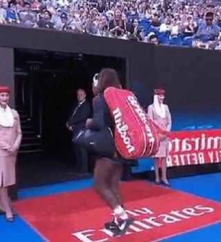 Ups! Serena v zadregi morala nazaj v tunel