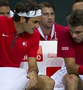 Švicarji s Federerjem in Wawrinko v velikih težavah; Čehi prvi polfinalist