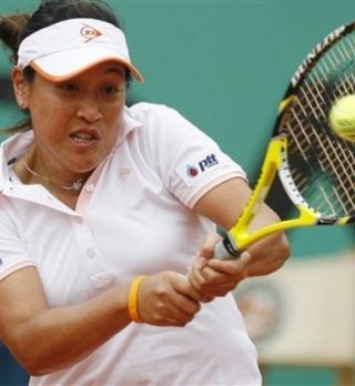 Dinara Safina spet pogrnila proti Tajki Tanasugarn